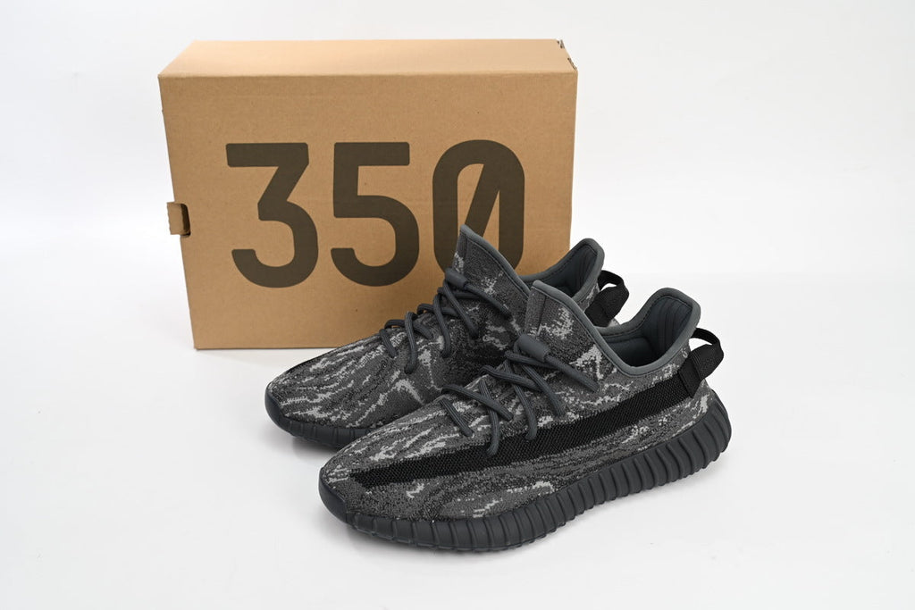 Yeezy Boost 350 v2 Dark Salt Red Reps Sneaker  ID4811