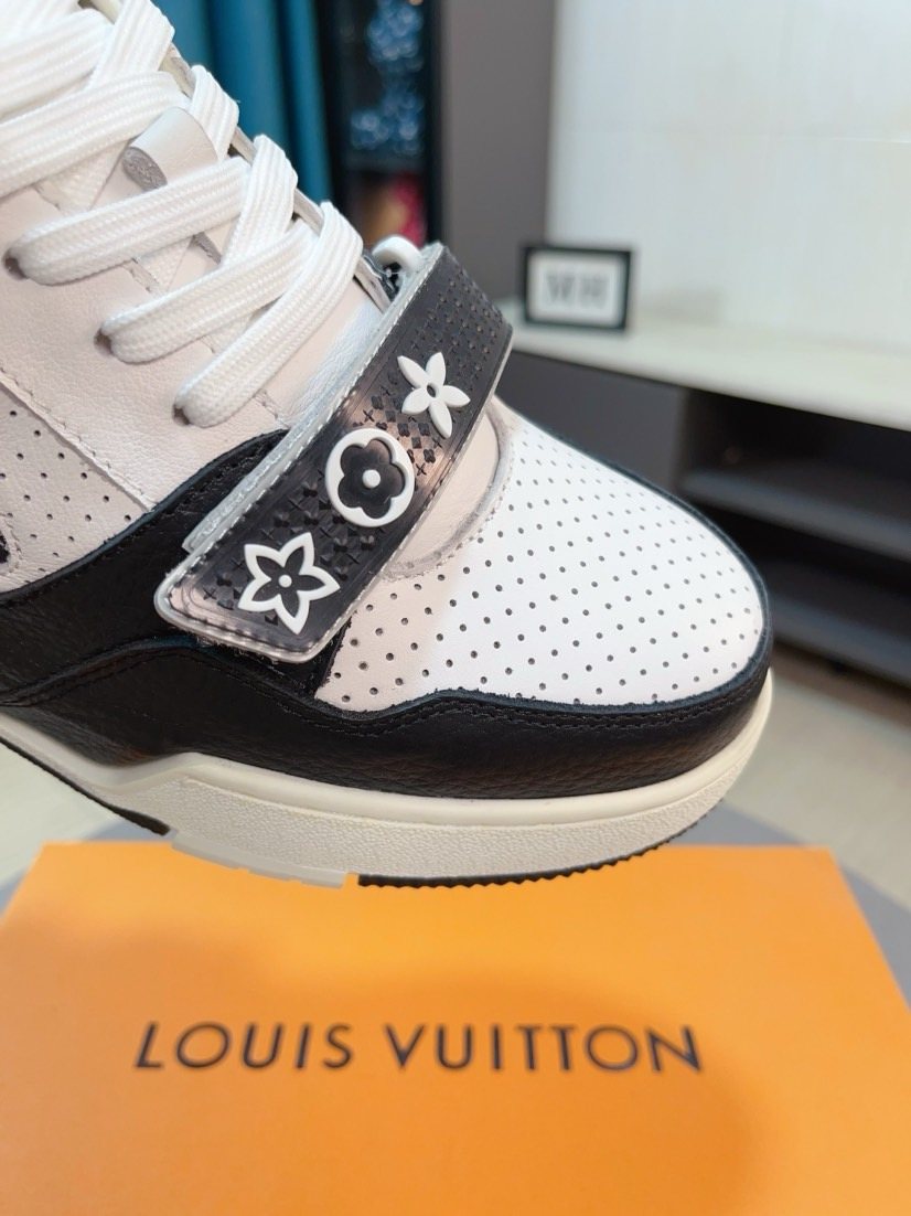 Louis Vuitton Black and White Low-Top Sneakers - Perforated Toe Panel