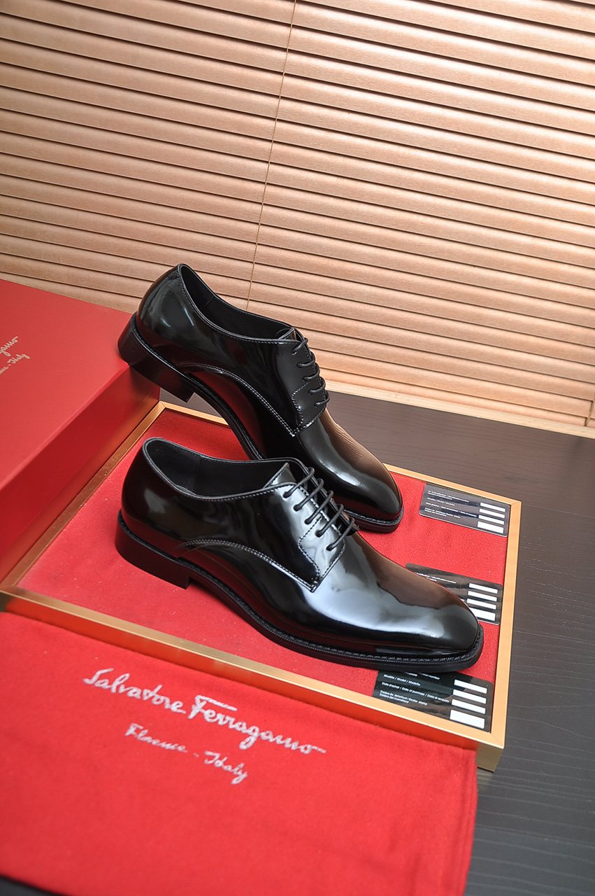 Ferragamo Black Leather Lace-Up Dress Shoes