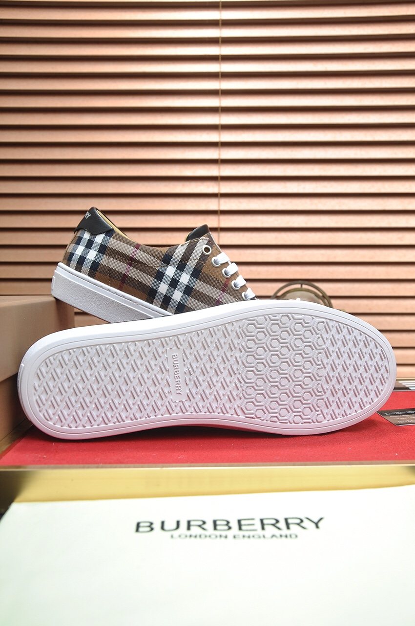 Burberry Beige Plaid Low-Top Sneakers - White Laces And Rubber Sole
